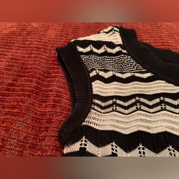 Crochet Mini-Midi Black & Cream Sleeveless Dress - Picture 5 of 16